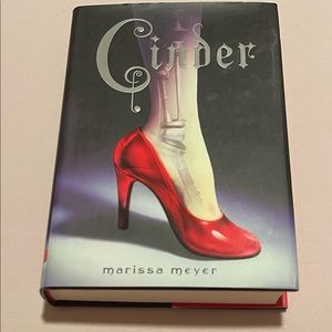 Cinder by Marissa Meyer
